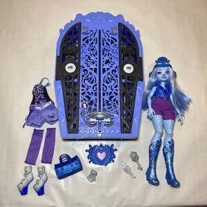 Monster High Abbey Bominable Skulltimate Secrets Monster Mysteries Locker Gen 3